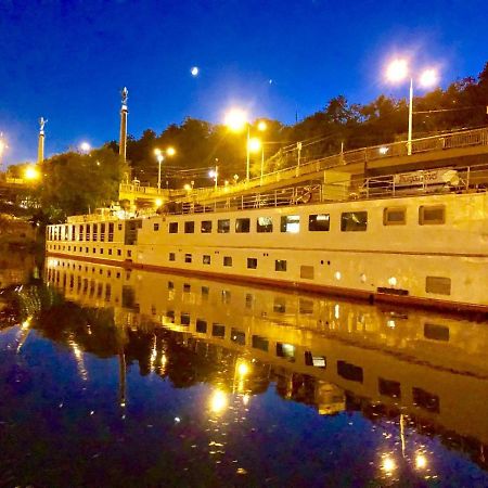 פראג Florentina Boat מראה חיצוני תמונה