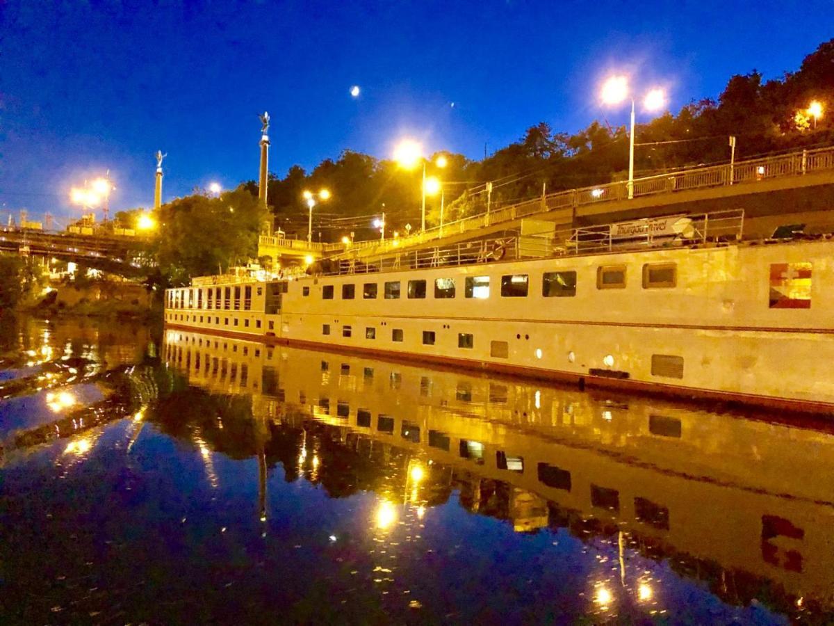 פראג Florentina Boat מראה חיצוני תמונה