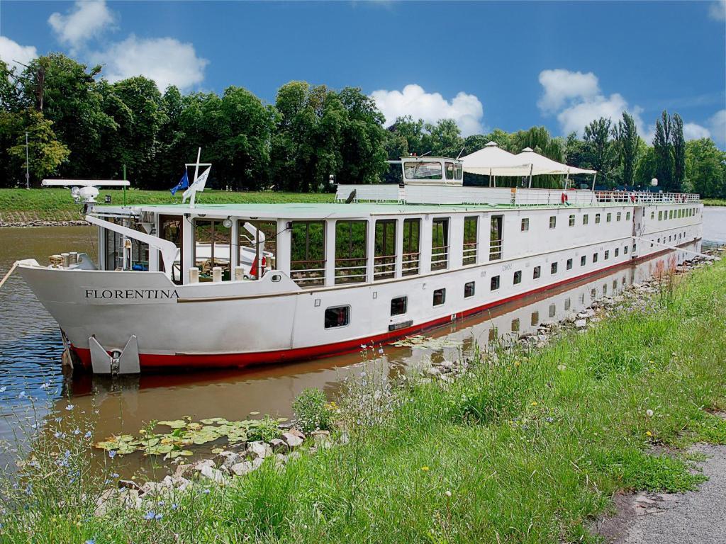 פראג Florentina Boat מראה חיצוני תמונה