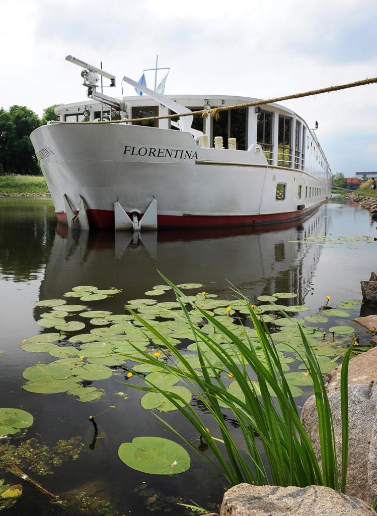 פראג Florentina Boat מראה חיצוני תמונה